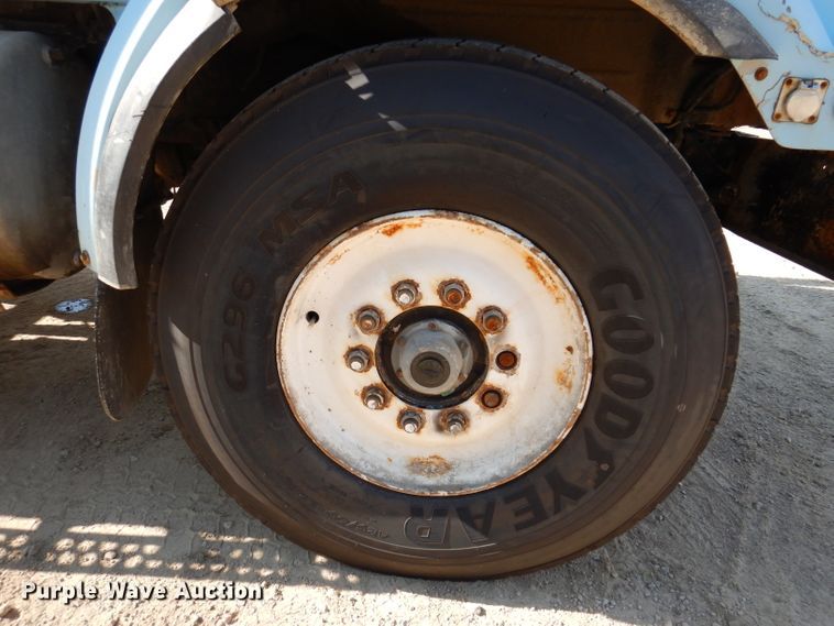 image for item IN9975 1992 Western Star 4864F  truck cab and chassis