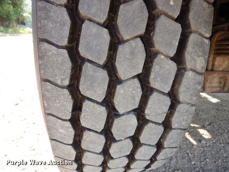 image for item IN9975 1992 Western Star 4864F  truck cab and chassis