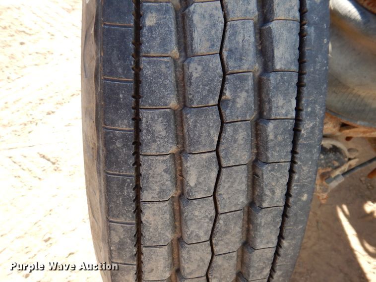 image for item IN9975 1992 Western Star 4864F  truck cab and chassis