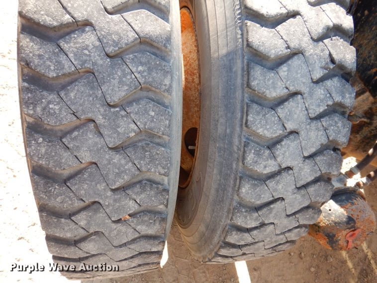 image for item IN9975 1992 Western Star 4864F  truck cab and chassis