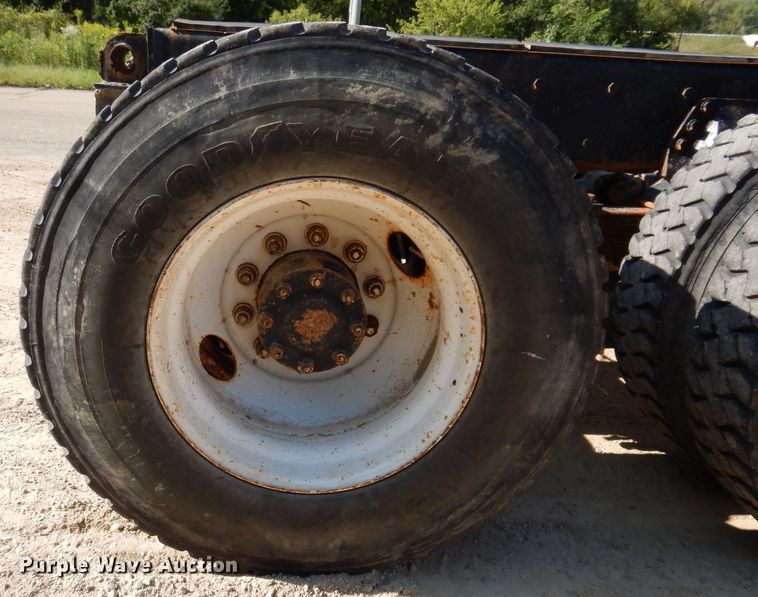 image for item IN9975 1992 Western Star 4864F  truck cab and chassis