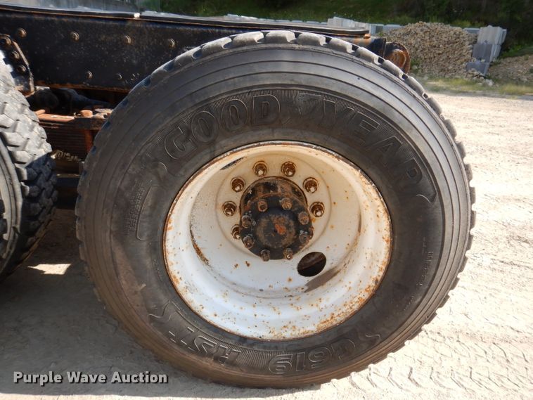 image for item IN9975 1992 Western Star 4864F  truck cab and chassis