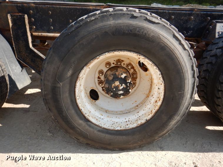 image for item IN9975 1992 Western Star 4864F  truck cab and chassis