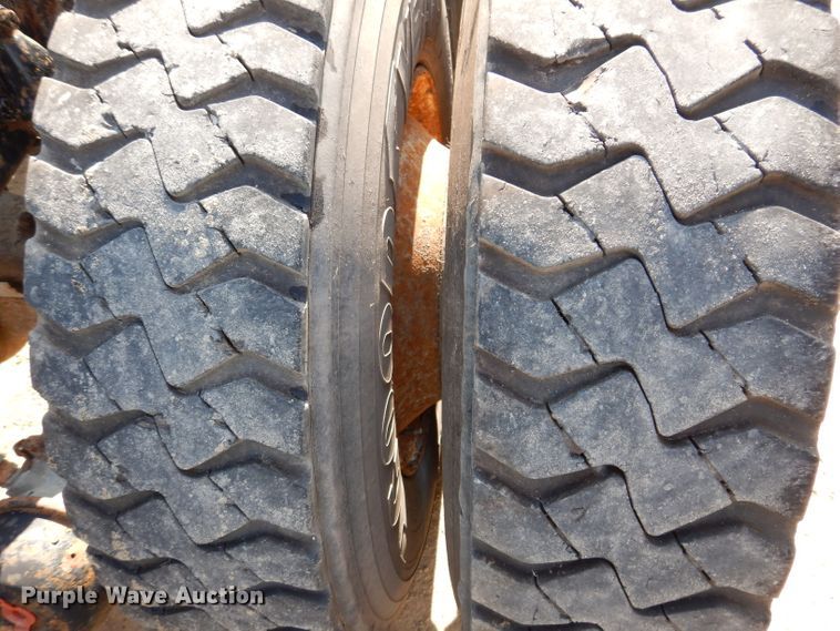 image for item IN9975 1992 Western Star 4864F  truck cab and chassis