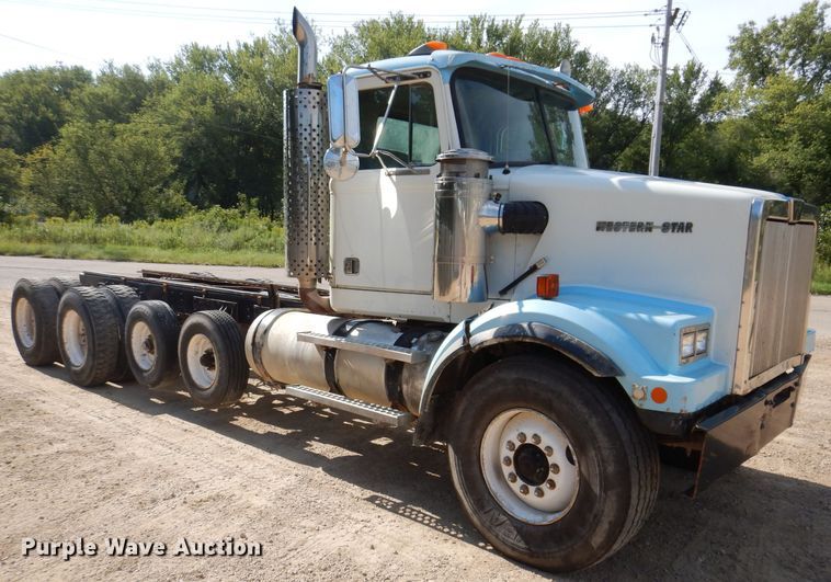 image for item IN9976 1992 Western Star 4864F  truck cab and chassis