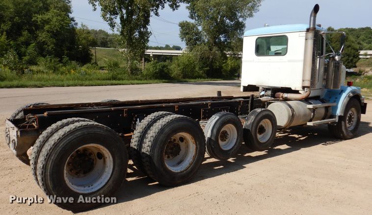 image for item IN9976 1992 Western Star 4864F  truck cab and chassis