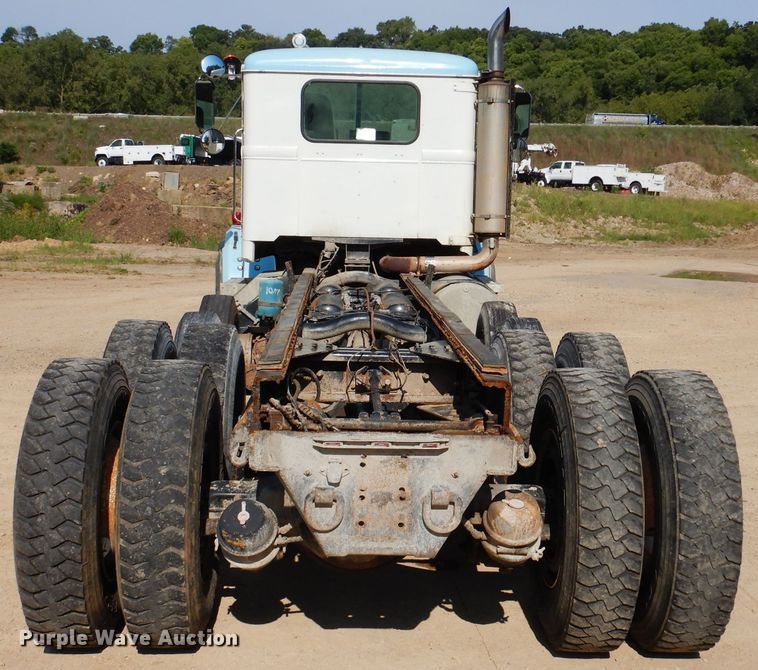 image for item IN9976 1992 Western Star 4864F  truck cab and chassis