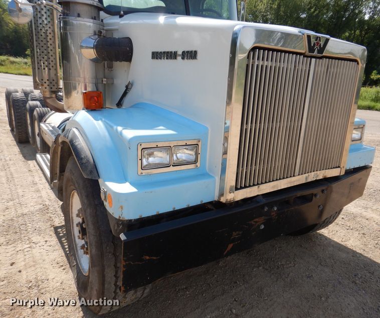 image for item IN9976 1992 Western Star 4864F  truck cab and chassis