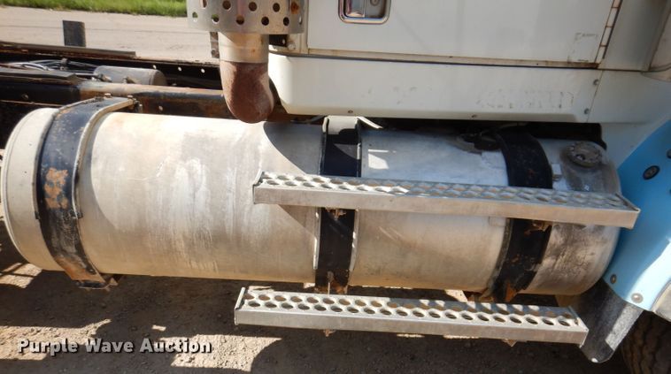 image for item IN9976 1992 Western Star 4864F  truck cab and chassis