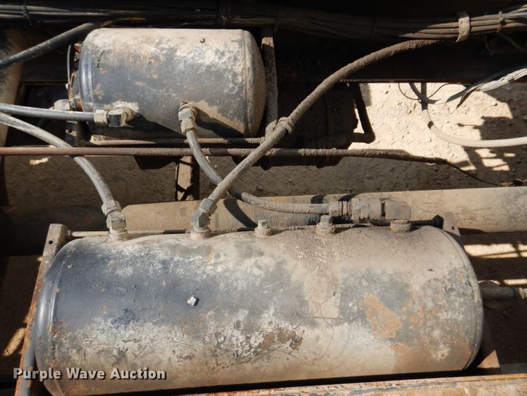 image for item IN9976 1992 Western Star 4864F  truck cab and chassis