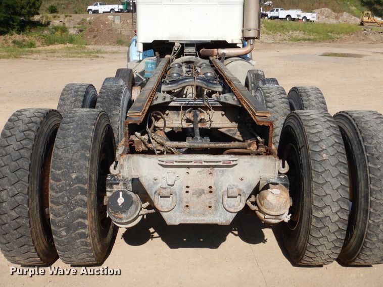 image for item IN9976 1992 Western Star 4864F  truck cab and chassis