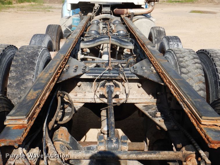 image for item IN9976 1992 Western Star 4864F  truck cab and chassis