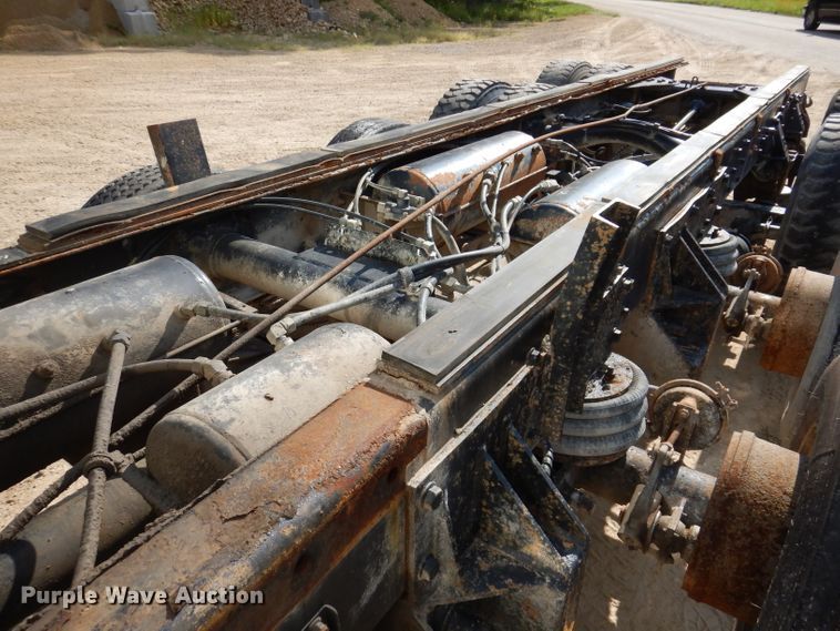 image for item IN9976 1992 Western Star 4864F  truck cab and chassis