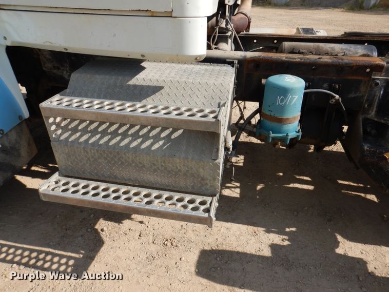 image for item IN9976 1992 Western Star 4864F  truck cab and chassis