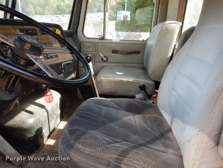 image for item IN9976 1992 Western Star 4864F  truck cab and chassis