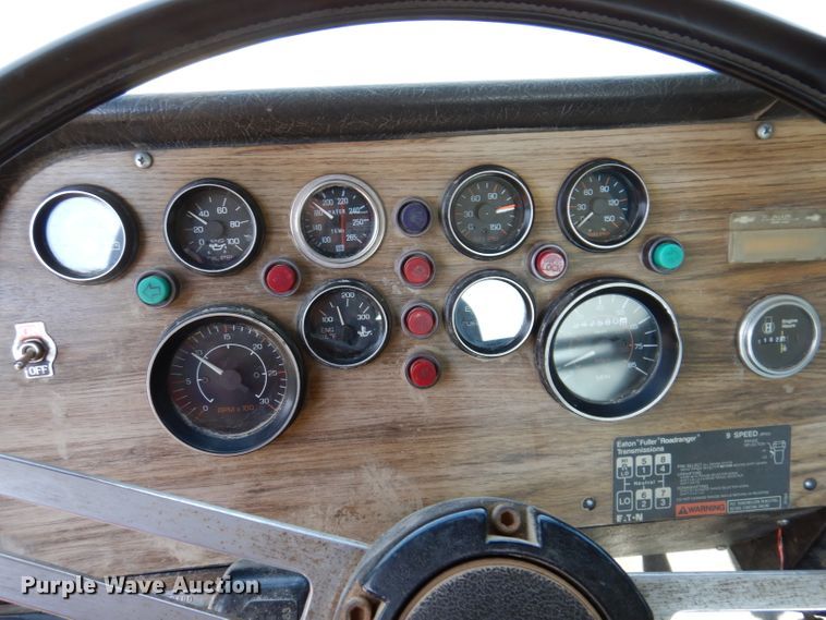 image for item IN9976 1992 Western Star 4864F  truck cab and chassis