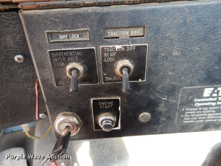 image for item IN9976 1992 Western Star 4864F  truck cab and chassis