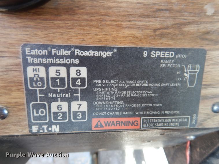 image for item IN9976 1992 Western Star 4864F  truck cab and chassis