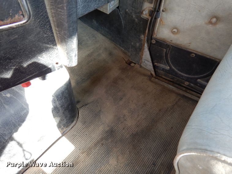 image for item IN9976 1992 Western Star 4864F  truck cab and chassis