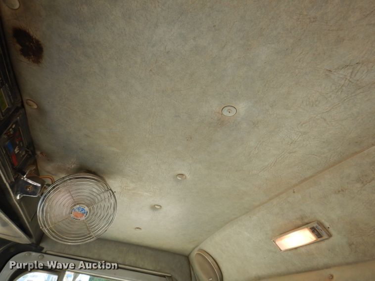 image for item IN9976 1992 Western Star 4864F  truck cab and chassis