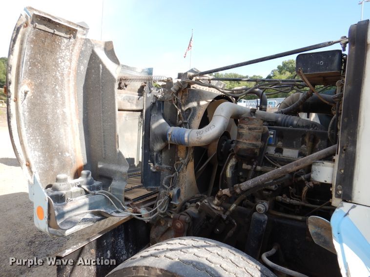 image for item IN9976 1992 Western Star 4864F  truck cab and chassis