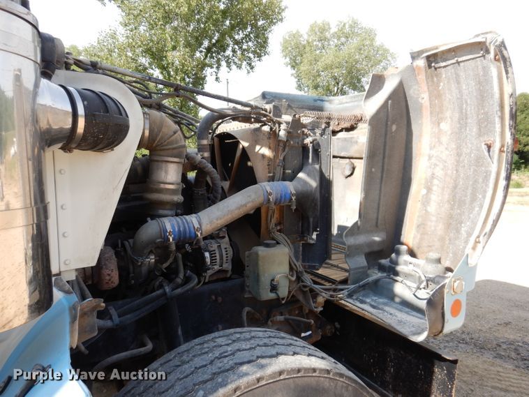 image for item IN9976 1992 Western Star 4864F  truck cab and chassis