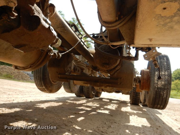 image for item IN9976 1992 Western Star 4864F  truck cab and chassis