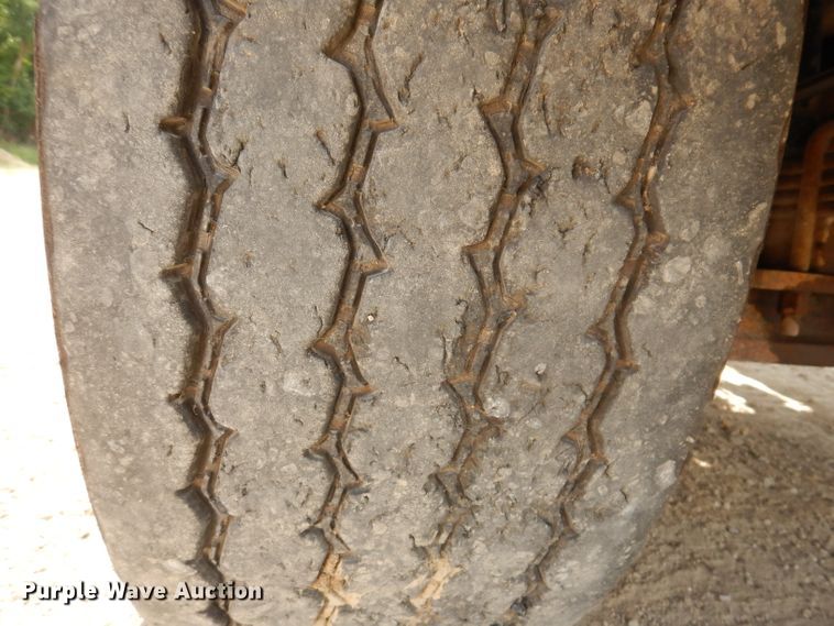 image for item IN9976 1992 Western Star 4864F  truck cab and chassis