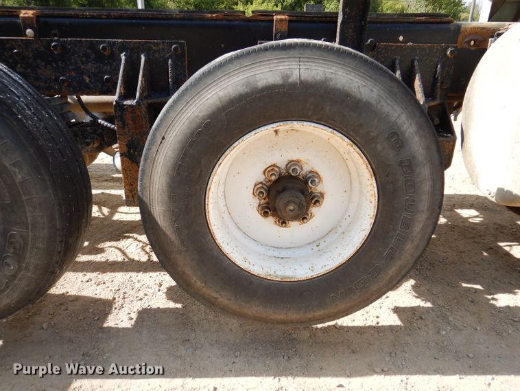 image for item IN9976 1992 Western Star 4864F  truck cab and chassis