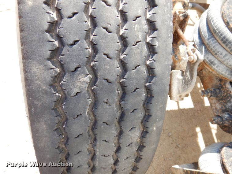 image for item IN9976 1992 Western Star 4864F  truck cab and chassis