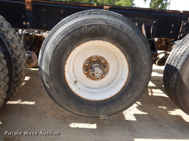 image for item IN9976 1992 Western Star 4864F  truck cab and chassis