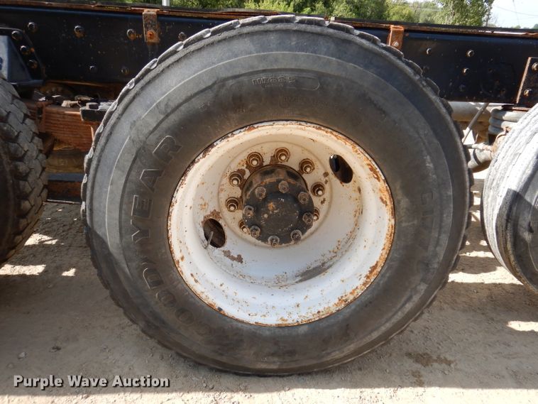 image for item IN9976 1992 Western Star 4864F  truck cab and chassis