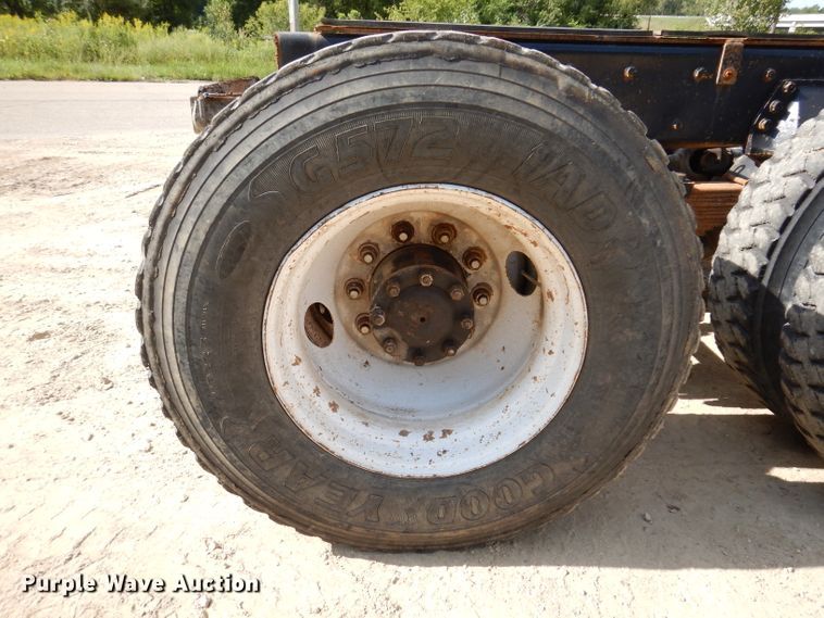 image for item IN9976 1992 Western Star 4864F  truck cab and chassis