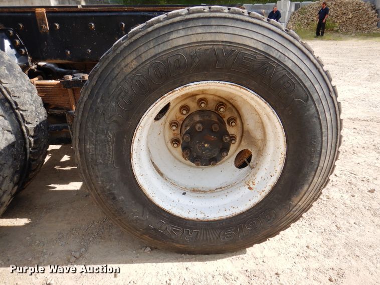 image for item IN9976 1992 Western Star 4864F  truck cab and chassis