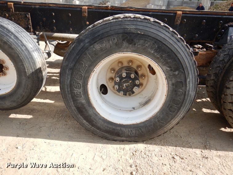 image for item IN9976 1992 Western Star 4864F  truck cab and chassis