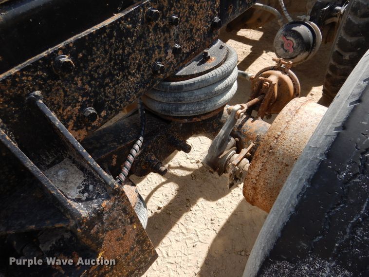 image for item IN9976 1992 Western Star 4864F  truck cab and chassis