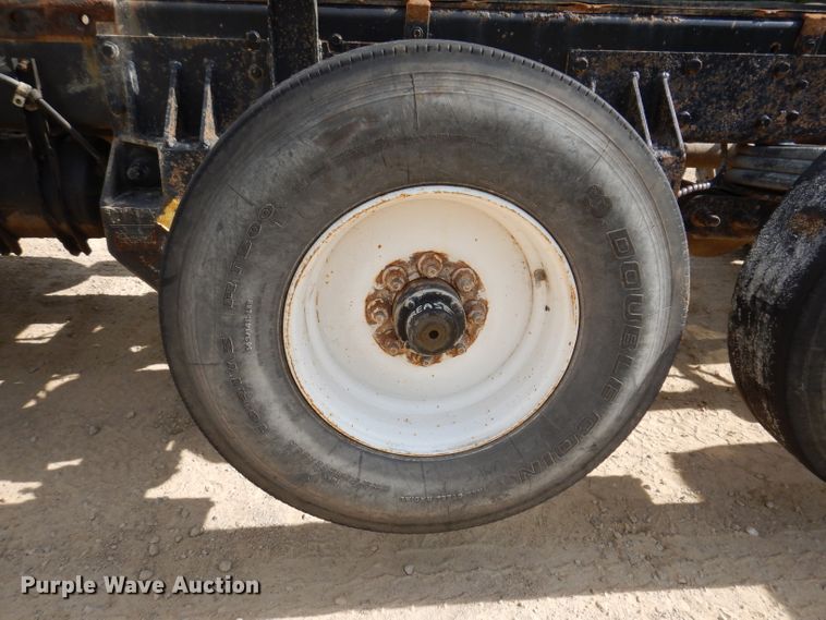 image for item IN9976 1992 Western Star 4864F  truck cab and chassis