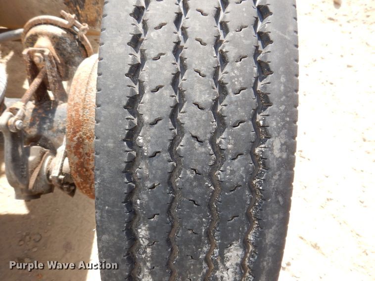 image for item IN9976 1992 Western Star 4864F  truck cab and chassis