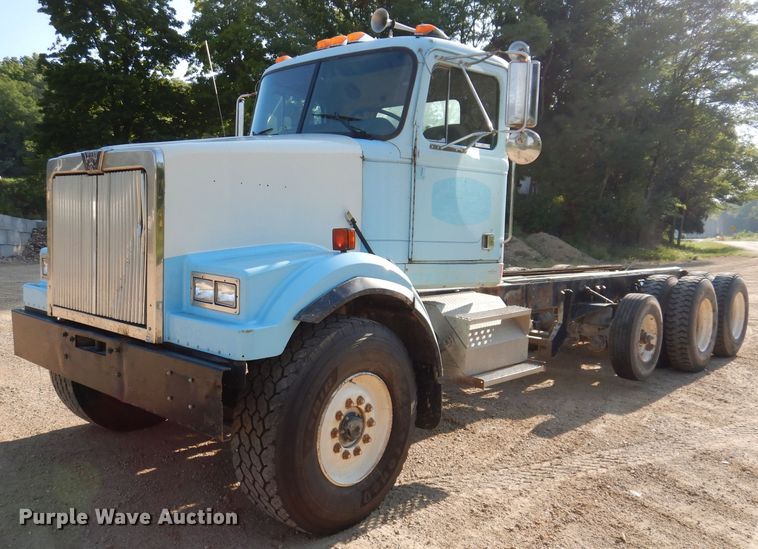 image for item IN9977 1992 Western Star 4864F  truck cab and chassis
