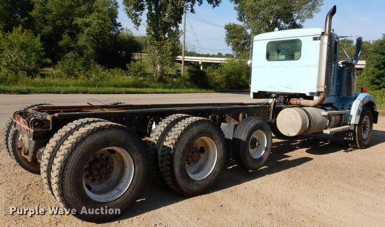 image for item IN9977 1992 Western Star 4864F  truck cab and chassis