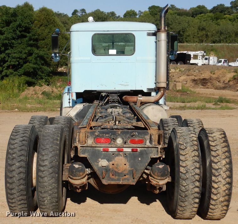 image for item IN9977 1992 Western Star 4864F  truck cab and chassis