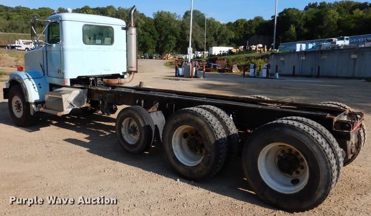 image for item IN9977 1992 Western Star 4864F  truck cab and chassis