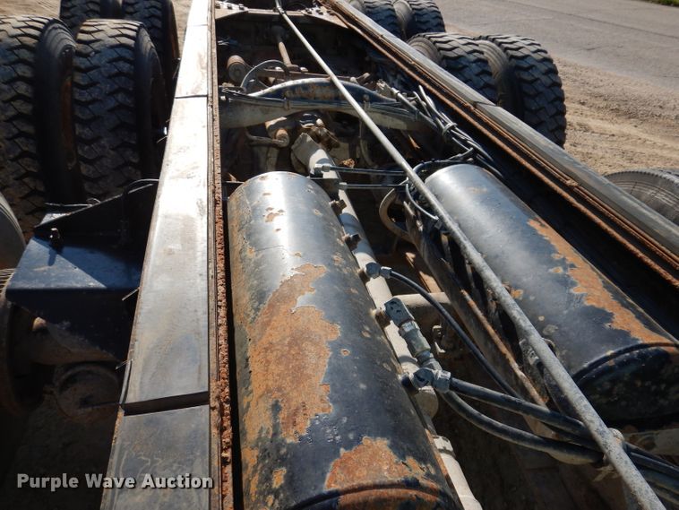 image for item IN9977 1992 Western Star 4864F  truck cab and chassis