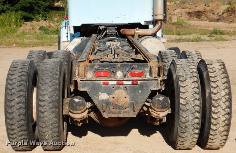 image for item IN9977 1992 Western Star 4864F  truck cab and chassis