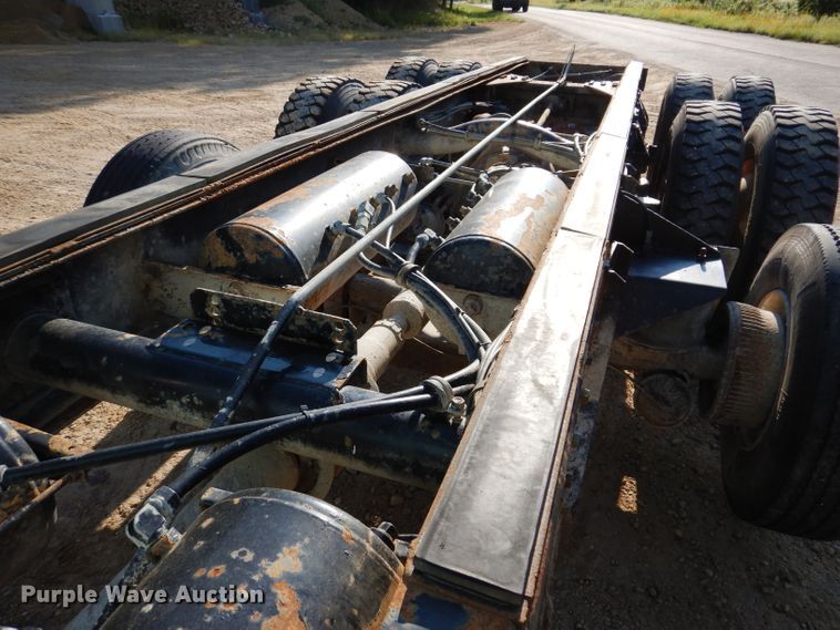 image for item IN9977 1992 Western Star 4864F  truck cab and chassis