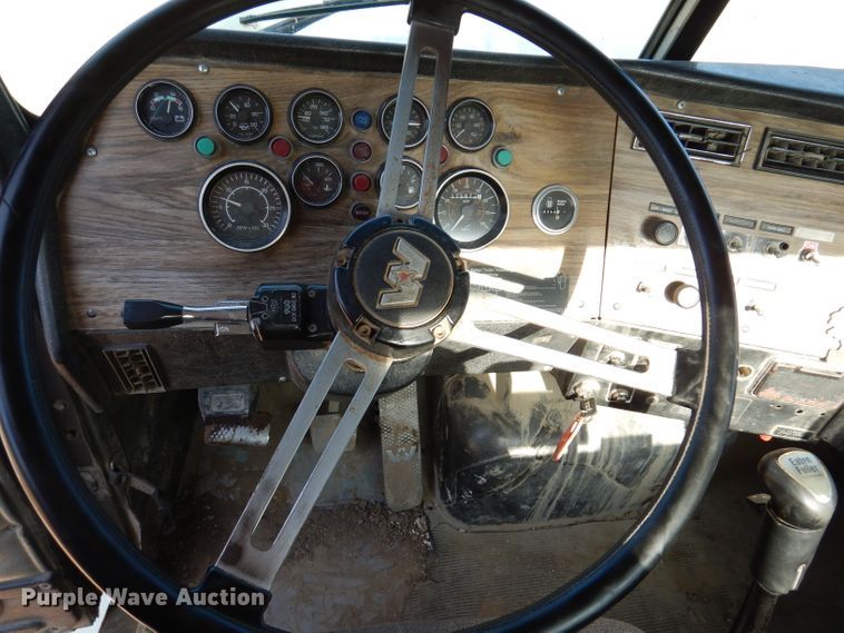 image for item IN9977 1992 Western Star 4864F  truck cab and chassis