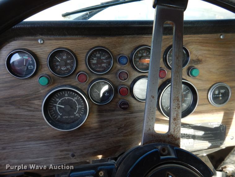 image for item IN9977 1992 Western Star 4864F  truck cab and chassis