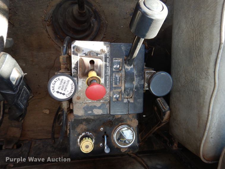 image for item IN9977 1992 Western Star 4864F  truck cab and chassis