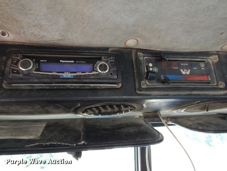 image for item IN9977 1992 Western Star 4864F  truck cab and chassis