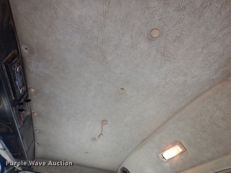 image for item IN9977 1992 Western Star 4864F  truck cab and chassis